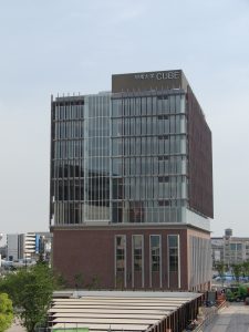 9階建てのマネジメント創造学部専用キャンパス