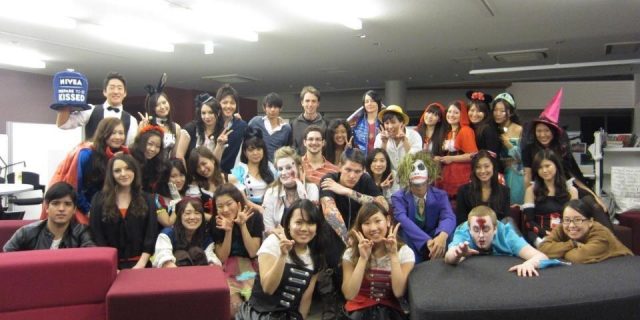 １０月３０日に学生が留学生とハロウィンパーティーを企画しました！