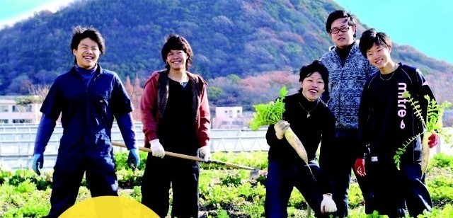 神戸新聞朝刊に学生農業サークル「アグリスタ」の活動が掲載されました